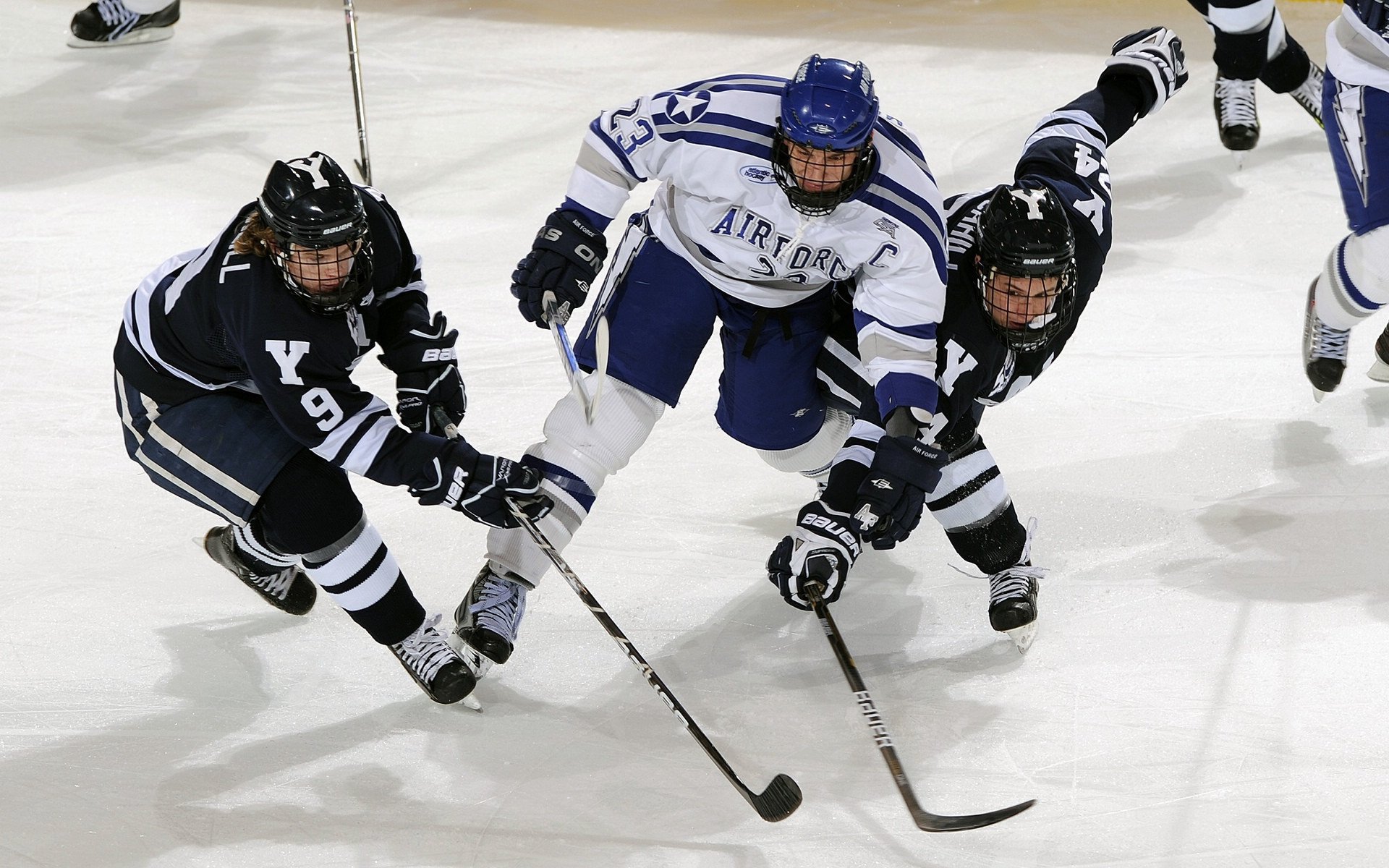 赛前封闭训练强化技战术内容确保比赛中执行无误，比赛前打封闭