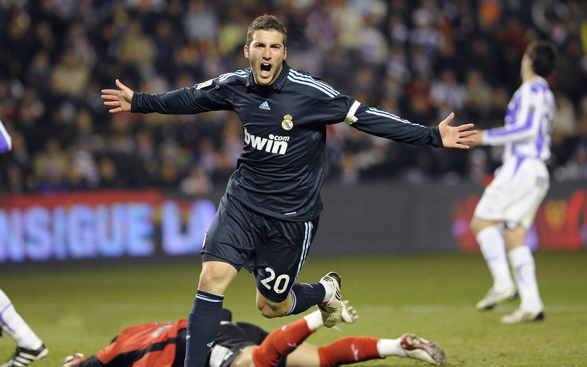 _全球田径盛会：世界纪录频繁被打破_，世界田径比赛记录